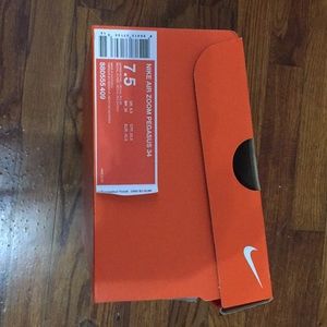 Size 7.5 Nikes
